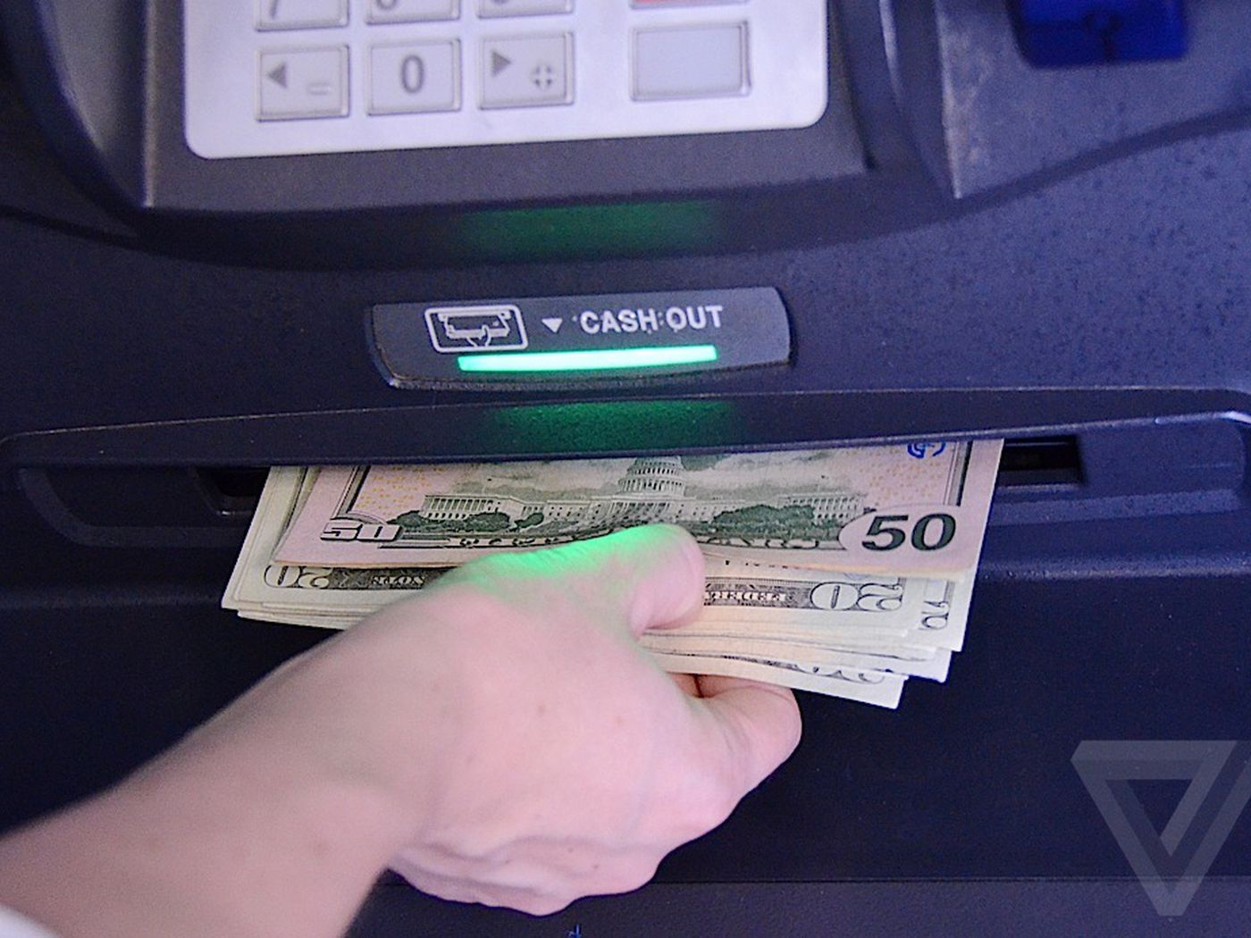 Cara Tarik Tunai di ATM Bank Lain