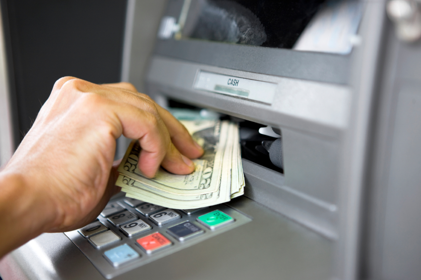 Bisakah Anda Menyetor Uang di ATM yang Bukan Bank Anda?